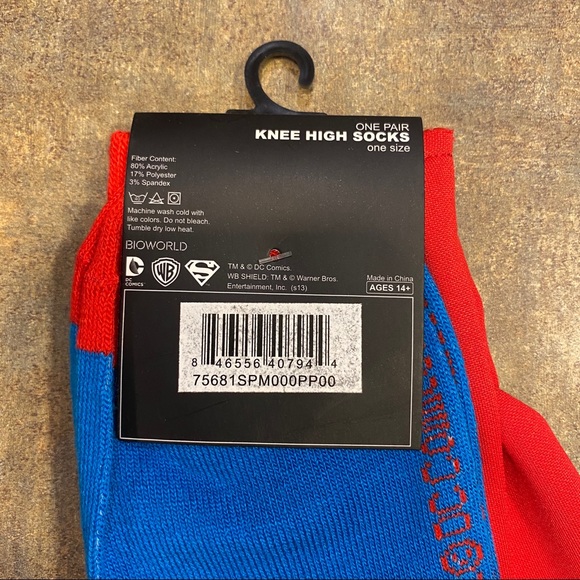 NWT Superman Knee High Cape Socks - Picture 5 of 7